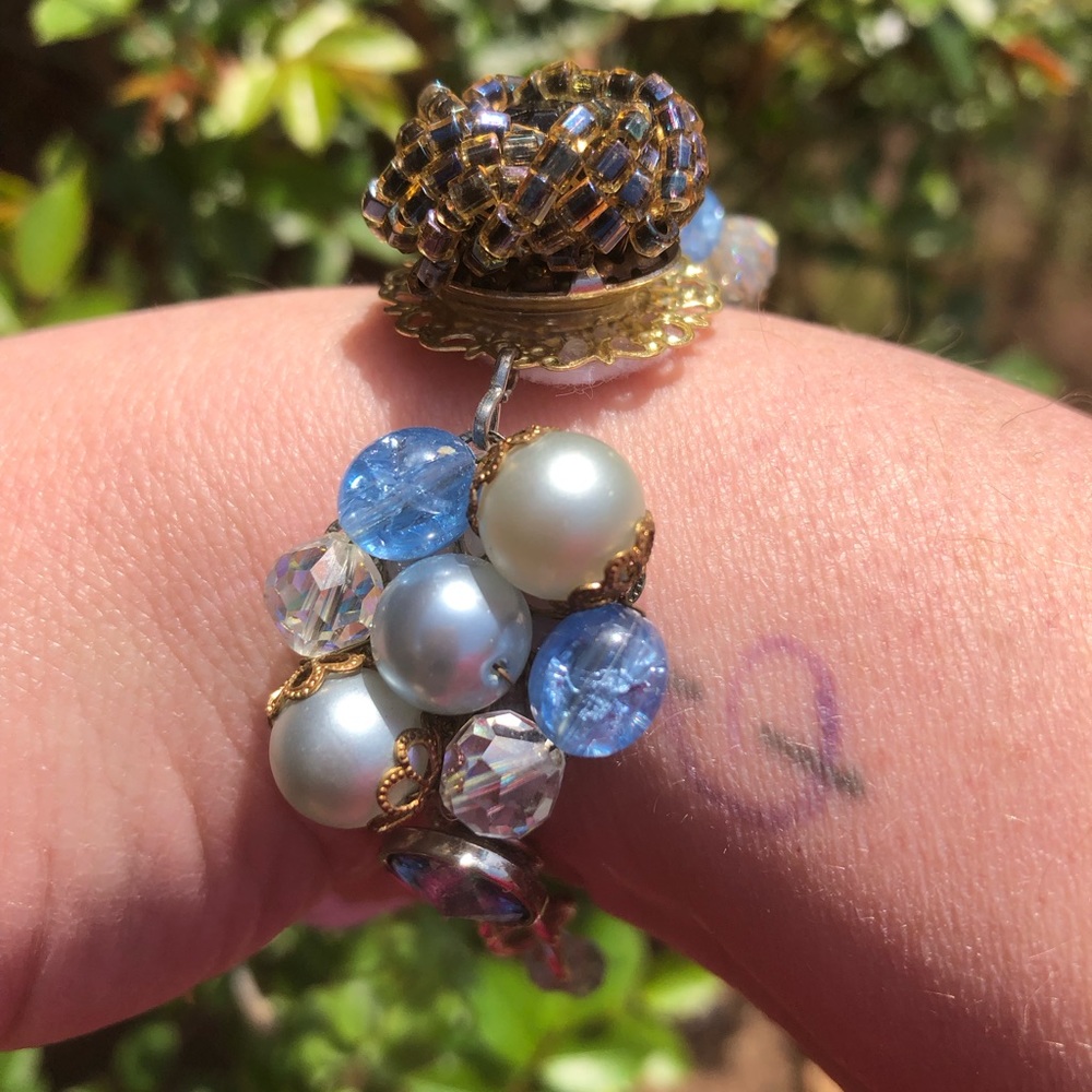 “Bluebird” 🪺🪺 Hand crafted bracelet from upcycled earrings 🪺🪺 - Picture 5 of 6